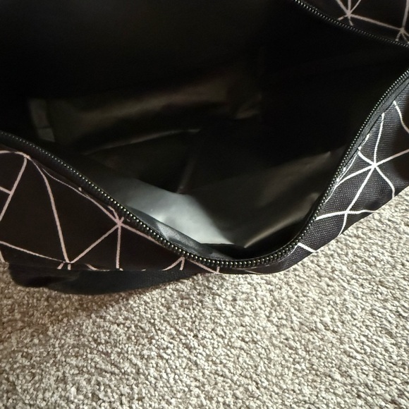 Chic Black Geometric Tote Bag - Picture 12 of 13